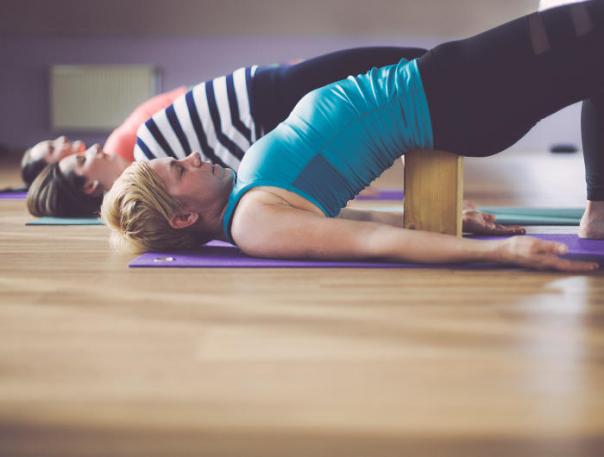 Yoga-ladies_iStock_000057360508_Full-700x530[1].jpg